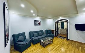 Classic Family Apart In The Center With 4 Rooms